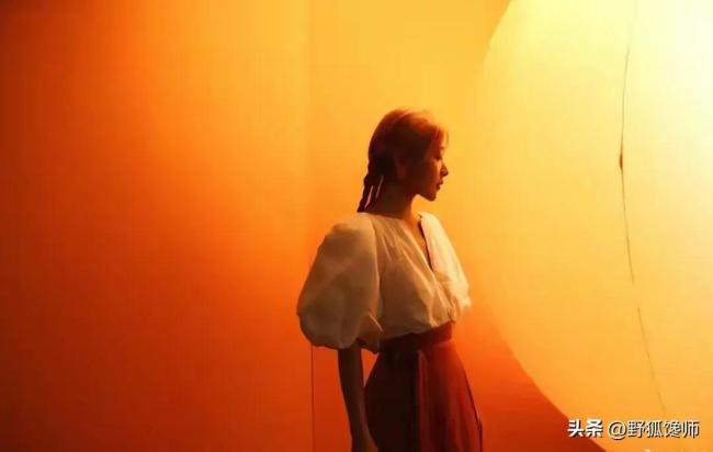 古典与浪漫并存！徐娇穿汉服参加美国毕业典礼，从假小子到女神，美得不可方物 