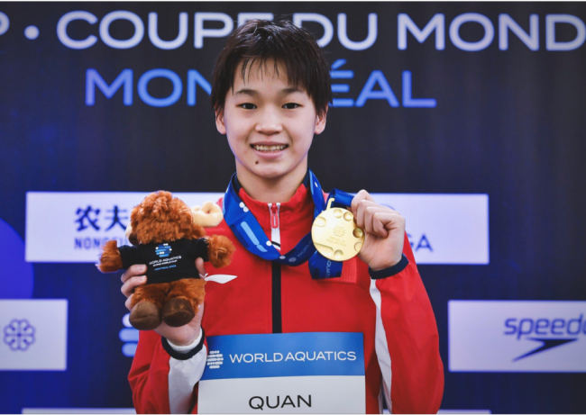 全红婵跟随中国跳水队载誉回国，夺得本站世界杯女单、女双10米台双冠王