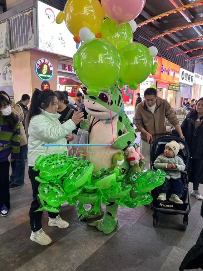 “卖崽青蛙”上海“落网” 城管执法局局长回应：违法