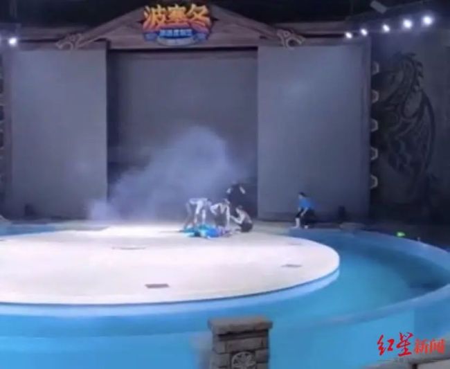 官方谈两名杂技演员坠落：一人在院治疗，已暂停该表演项目