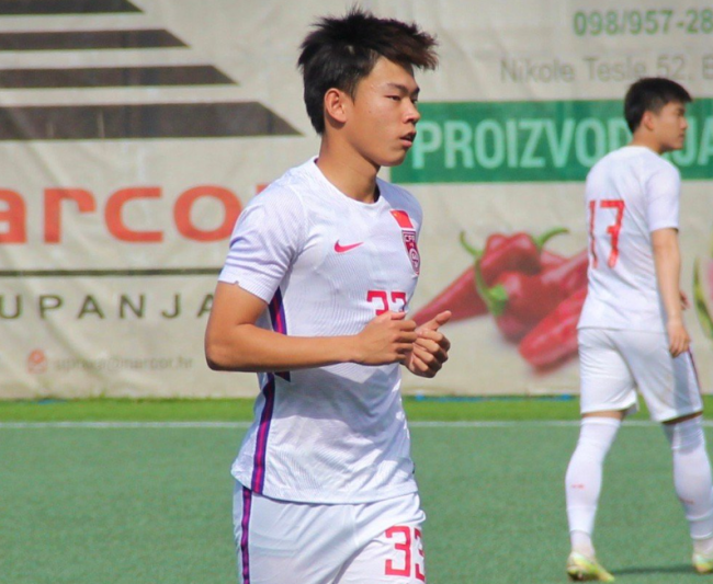 4-1狂胜！中国男足踢疯了，19岁天才大爆发，1V3破门+C罗式庆祝