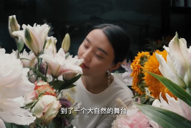 云南一模特失业返乡卖花年销3千万