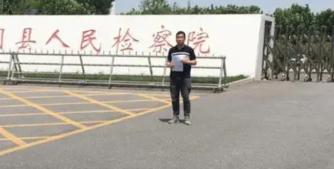 清洁工躺车库被碾身亡案