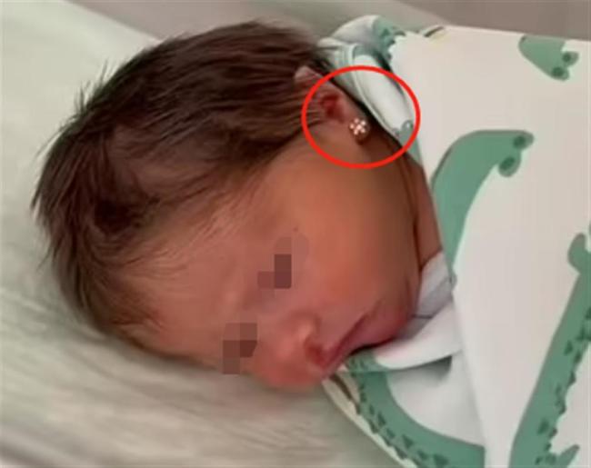 女婴出生仅2天被打耳洞 已是拥有420万粉丝小网红