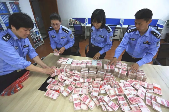 因21万现金被盗老人暴瘦 这些钱是他一辈子辛辛苦苦攒下来的_新闻频道