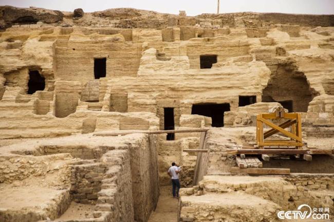 埃及宣布发现两座木乃伊作坊
