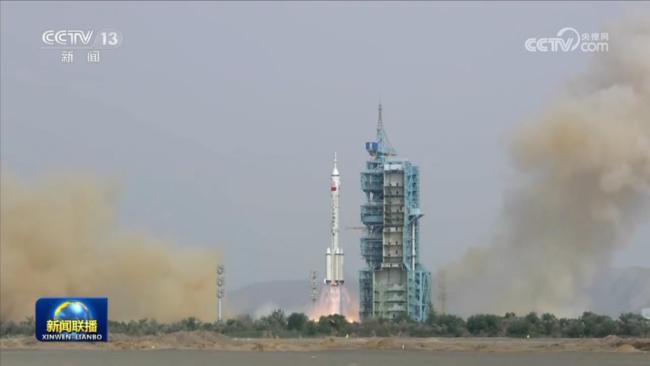 中国星辰｜神舟十六号载人飞船成功发射 两个乘组航天员会师太空