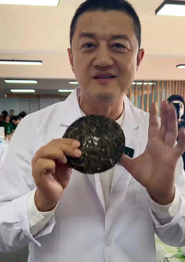 李亚鹏参赛茶叶被判0分：有虫壳？充分证明纯天然