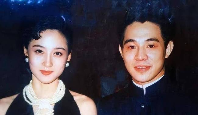 60岁李连杰近况曝光：脸部浮肿，老到脱相太吓人，知情人曝光原因！