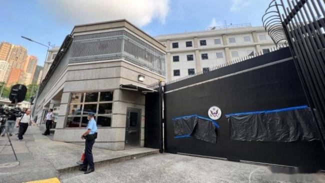 美国驻港澳总领事馆外遭喷漆涂鸦，一男子被捕 