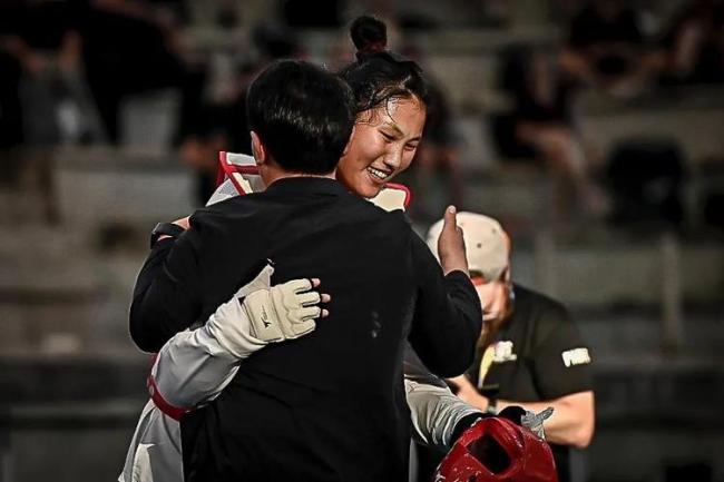 徐蕾夺世界冠军 在女子67公斤以上级比赛中击败了卫冕世界冠军法国的埃尔希雅·劳林