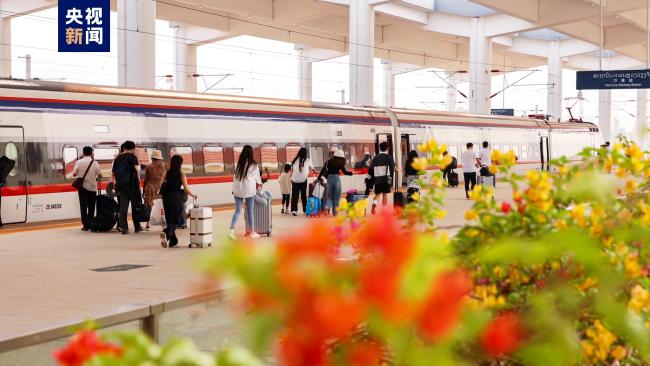 中老铁路国际旅客列车开行2月 2.5万人跨境旅行
