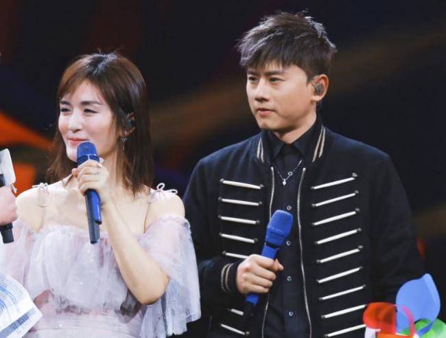 网友遇张杰谢娜带娃上课 直言谢娜本人很瘦很年轻