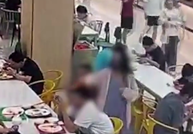 扣饭女生所在学院发声 正协助警方处理 也在与学生的家长沟通此事