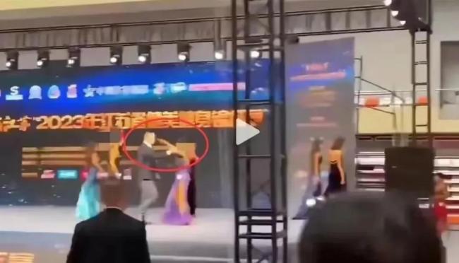女模特向评委扔鞋后续：女子正面照曝光 疑因申诉未获答复所致