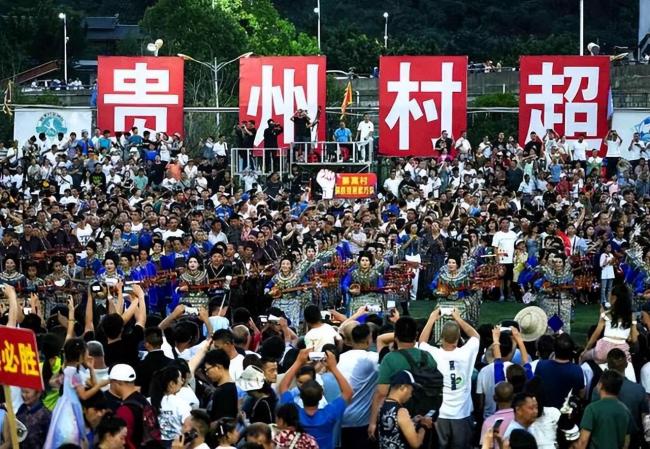 范志毅抵达榕江亲临村超现场 自称来学习学习 被现场热情所震撼