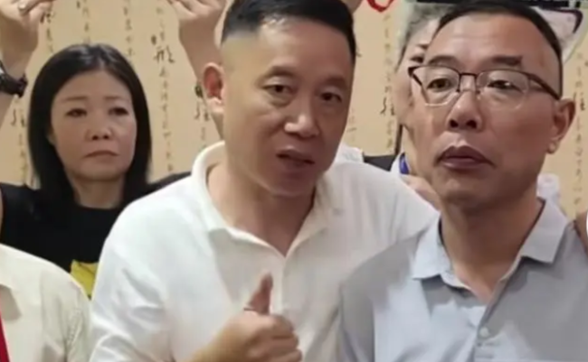 杜小华谈川川养父养母：养父已去世，养母已改嫁！