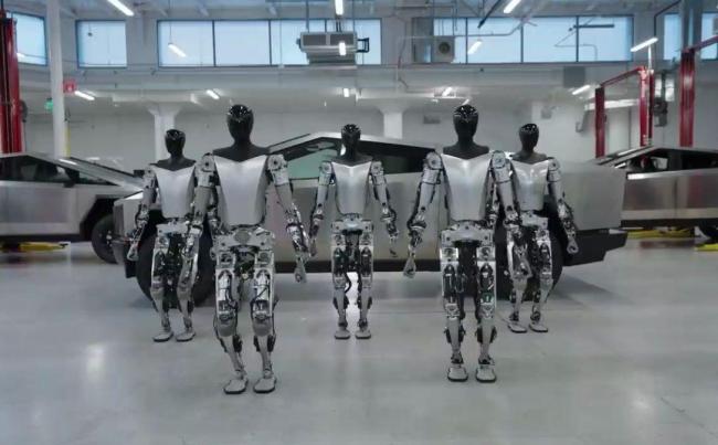 特斯拉人形机器人将亮相上海：预期售价将低于15万元