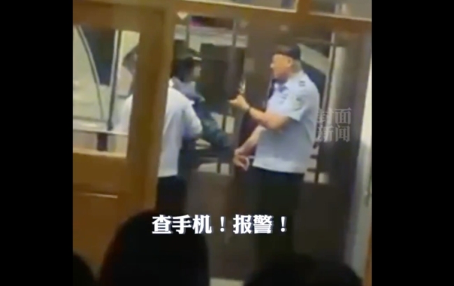 男子闯入高校女生宿舍