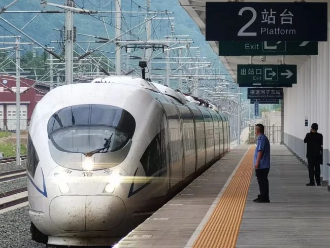 火车拉来的百年小镇！坐高铁去一趟吧