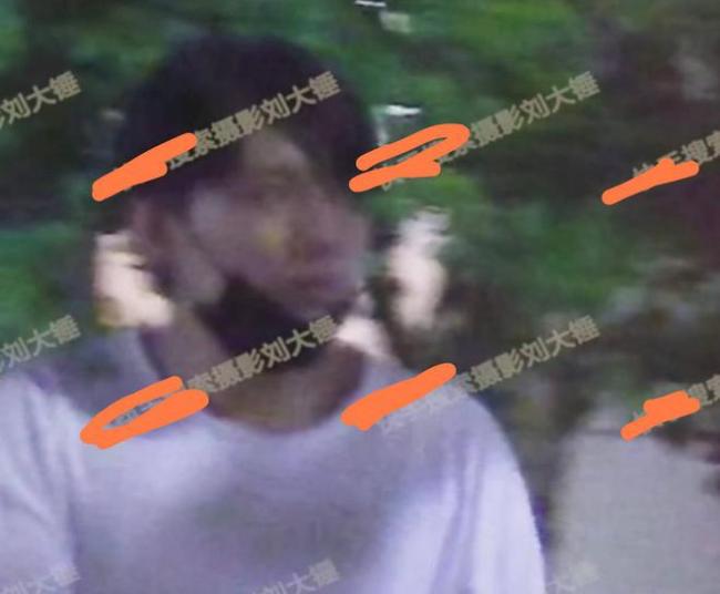 曝相声演员何九华出轨：在车里与包臀美女共度3小时