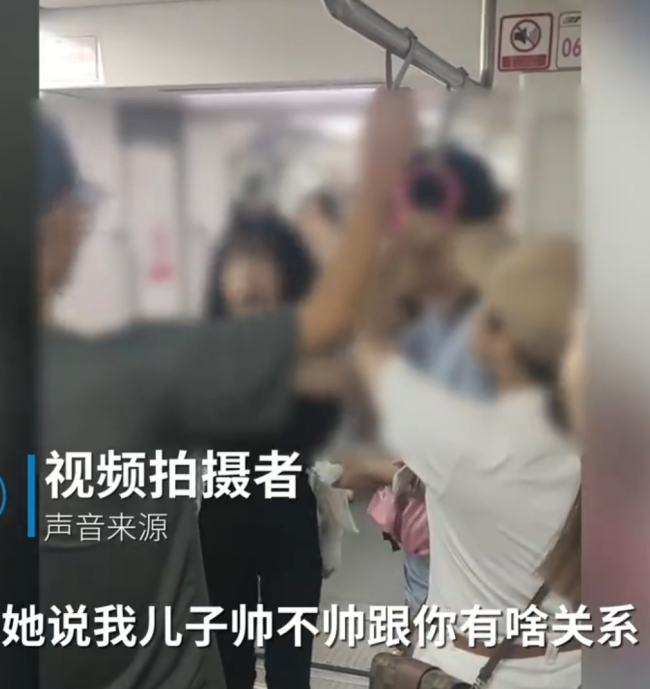 警方谈女孩地铁被砸伤：已立案，正进一步调查处理中 暴力不能解决任何问题，触碰法律必受到惩罚
