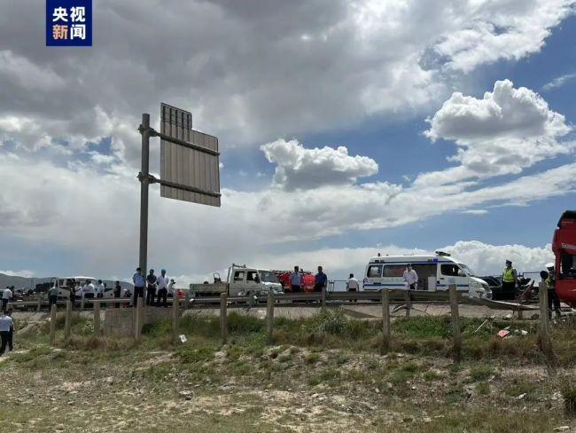 甘肃一高速8车相撞致8死，受伤人员已送医暂无生命危险