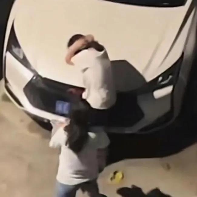 母亲教育却被女儿反击 事情背后的家庭教育缺失问题引人深思