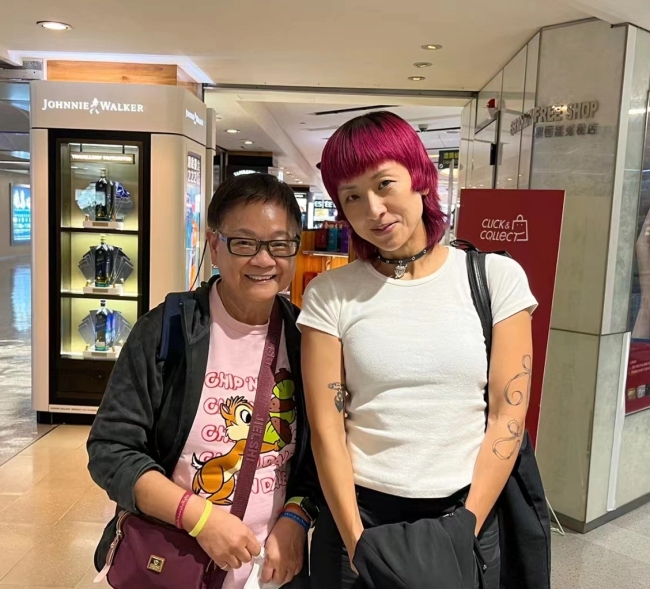 陈奕迅18岁女儿近照曝光：五官精致，气质独特