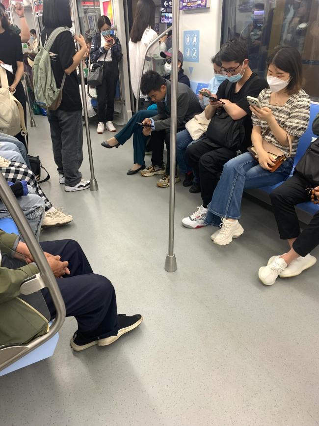 真的要热死了？南京地铁否认没开空调：我们开了空调！