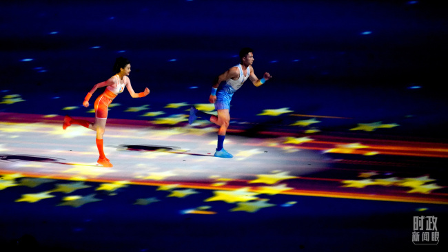 时政新闻眼丨大运会开幕日习近平出席这些活动，彰显三个关键词