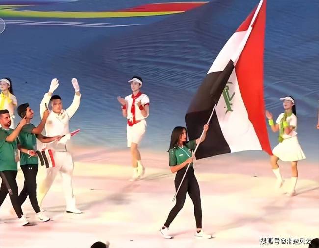 伊拉克女旗手绝美侧颜冲上热搜！颜值出众网友惊呼“美炸了”