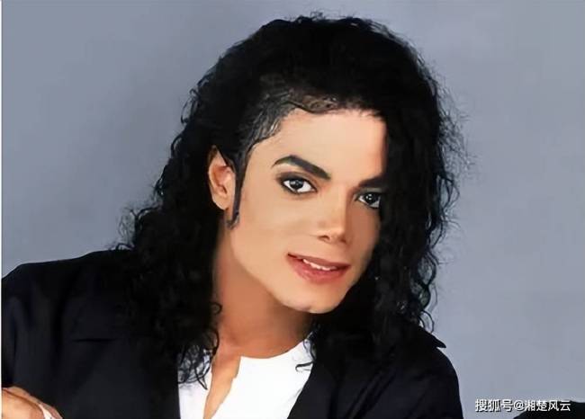 伊拉克女旗手绝美侧颜冲上热搜！颜值出众网友惊呼“美炸了”