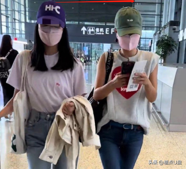 47岁马伊琍带大女儿现身机场 15岁近170身高比妈妈还高引热议