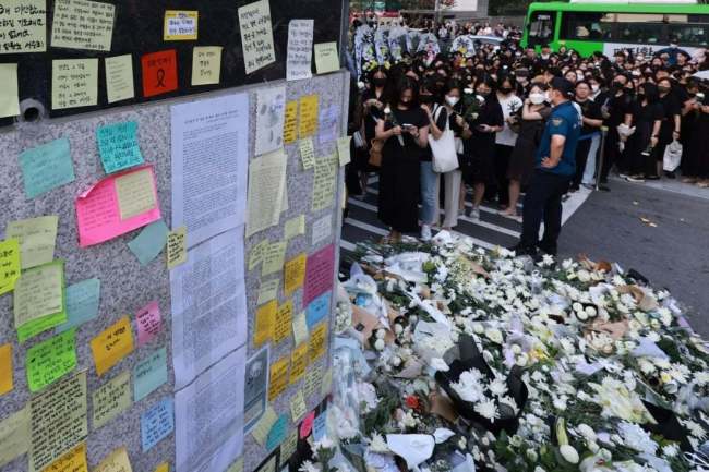 韩国24岁教师自杀引抗议，呼吁“保障安全的教育环境”