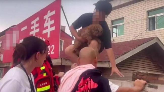 男子获救折返找狗被吐槽 救援队：发布视频是想科普“先急后缓”的救援法则