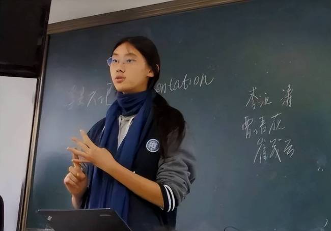 才女武亦姝清华毕业发展方向首次披露网友担心她出国工作2