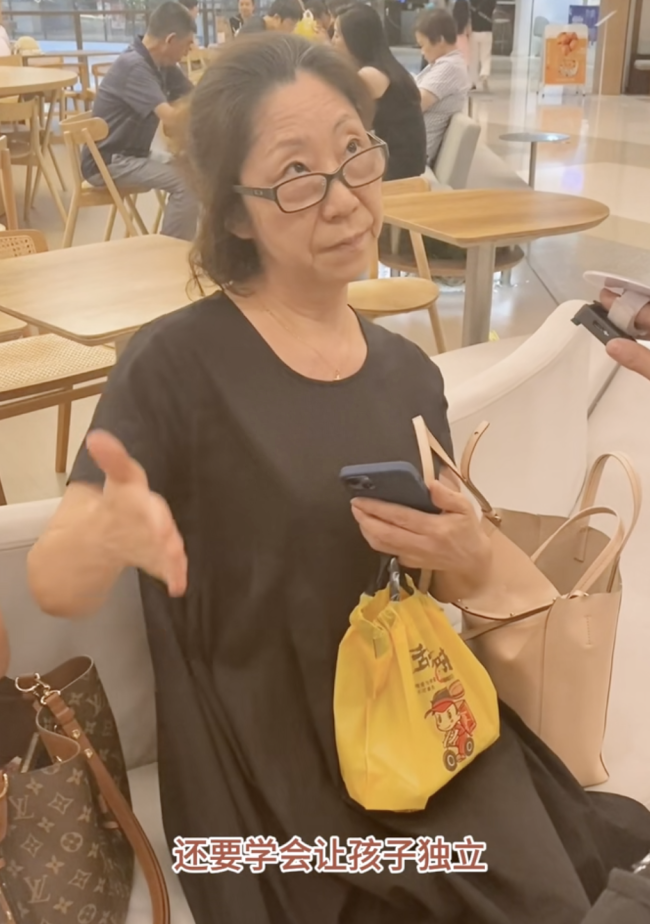 这位上海阿姨突然火了！一席话引网友怒赞：活得太通透