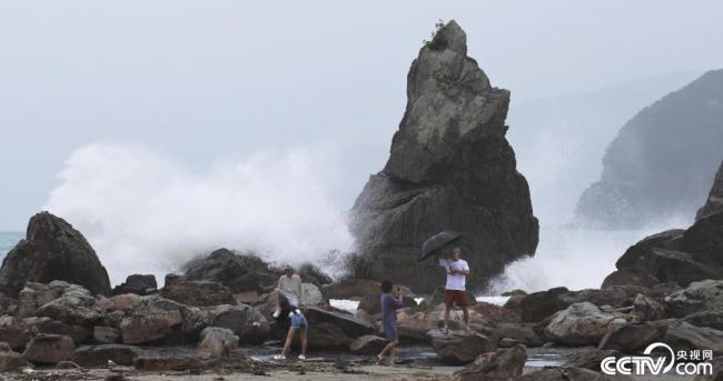 台风“兰恩”向日本中南部沿海靠近