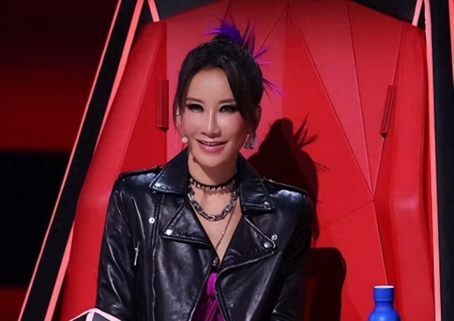 知情人曝李玟摔倒后节目组没喊停 网友呼吁停播好声音