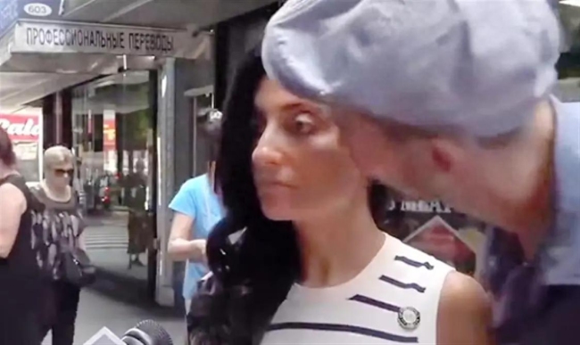 纽约女议员街头受访被陌生男子偷吻，市长曾公开鼓励“搭讪女性”