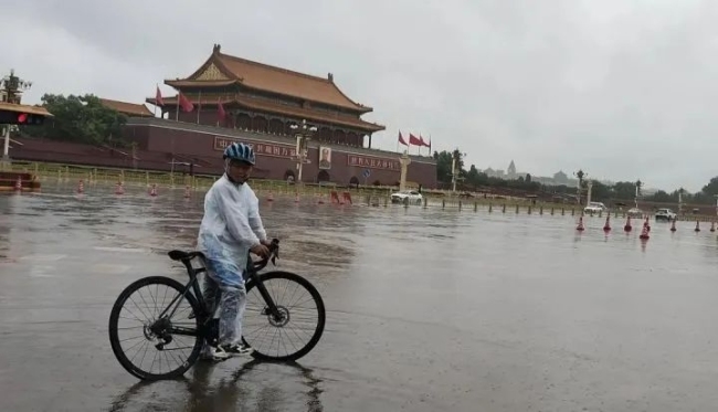 不一般！12岁男孩骑行22天到北京 2000多公里路程令网友点赞