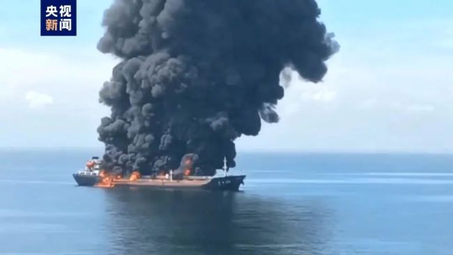 广西钦州港外一油轮着火致2人遇难 15人获救