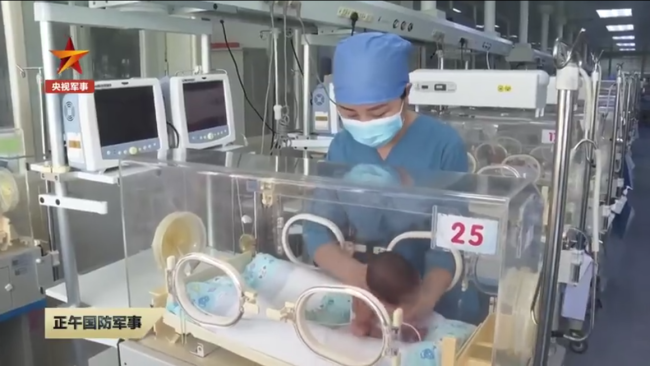 北京暴雨中诞生的奇迹 双胞胎妹妹神针出院了