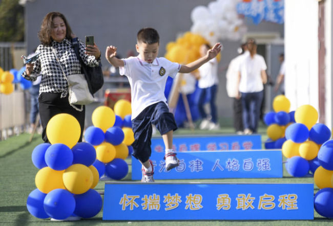 镜观中国丨你好，同学！