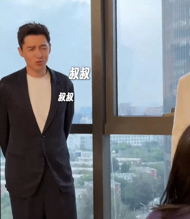 九岁摄影师拍的胡歌吴磊 可爱的小女生掌镜拍出不一样的帅气