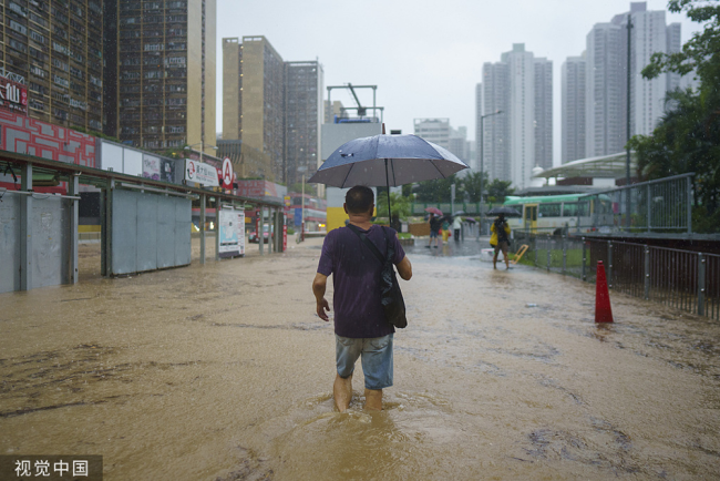 香港遭百年一遇暴雨袭击 请市民密切留意政府资讯