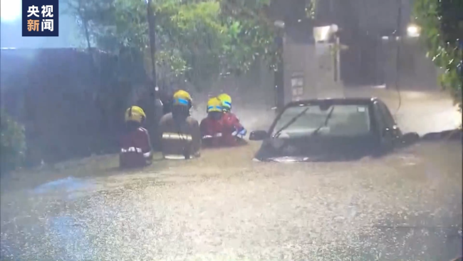 香港市民淡定直击暴雨：有110人受伤，4人情况较为严重