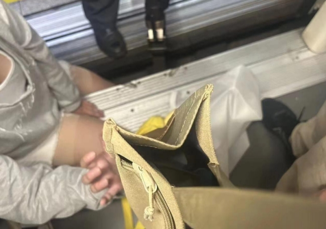 上海地铁回应女子被卡住，目击者：很吓人