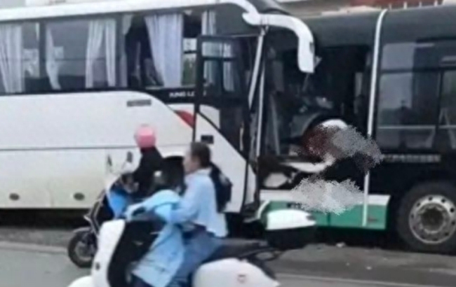 武汉一公交突发意外事故致2死3伤